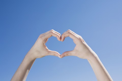Hands forming a heart shape. Photo : Chris Hackett