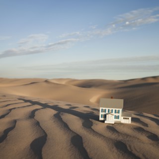 Scale model home in desert. Photo : Mike Kemp