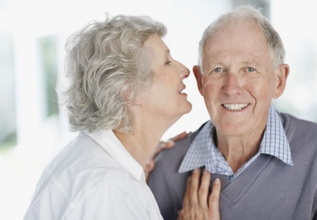 Affectionate senior couple. Photo : momentimages