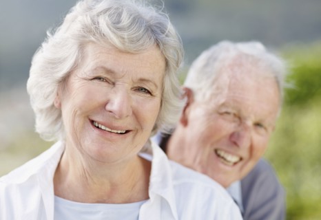 Happy senior couple. Photo : momentimages