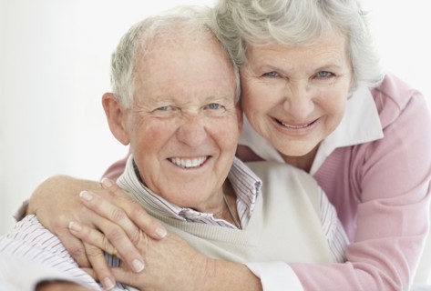 Affectionate senior couple. Photo : momentimages