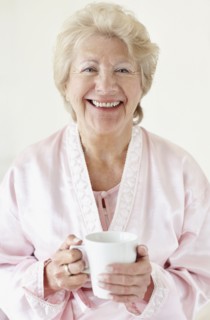 Senior woman wearing a bathrobe. Photo : momentimages