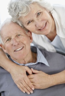 Affectionate senior couple. Photo : momentimages
