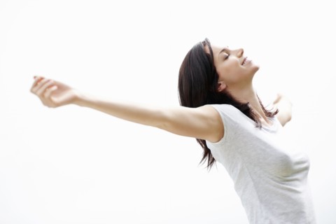 Carefree woman stretching. Photo : momentimages
