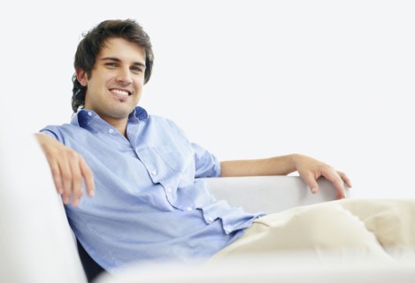 Handsome man relaxing on couch. Photo : momentimages