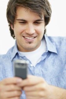 Handsome man texting. Photo : momentimages