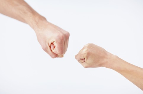 Hands in a fist. Photo : momentimages