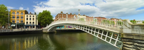 Ha'penny bridge and River Liffey.