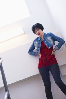 Woman standing in stairwell. Photo : Daniel Grill