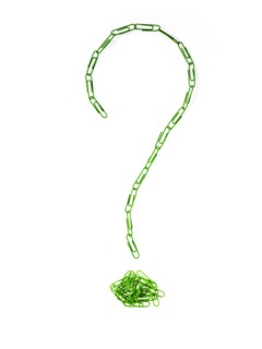 Paper clips in the shape of a question mark. Photo : David Arky