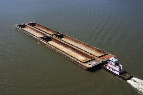 Boat and barges in river. Photo : fotog