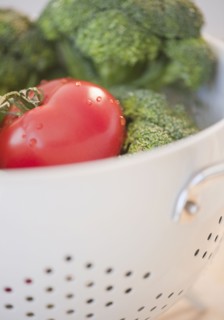 Colander of broccoli and tomatoes. Photo : Jamie Grill