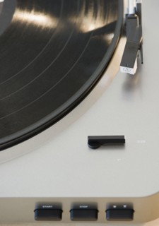 Record player. Photo : Jamie Grill