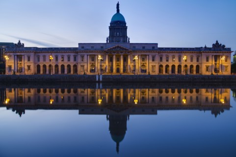 Custom House reflecting into River Liffey.