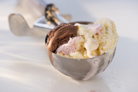 Ice cream in scooper. Photo : Daniel Grill