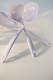 White cooking utensils. Photo. Daniel Grill