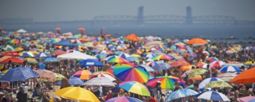 Sun umbrellas at the beach. Photo. fotog
