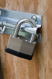 Padlock on door. Photo : Antonio M. Rosario