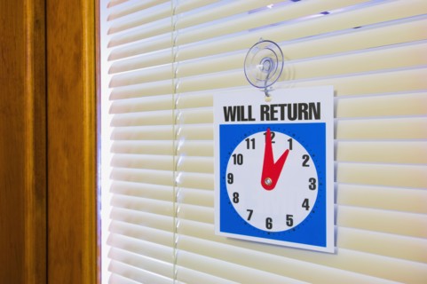 Closed sign on office door. Photo : Antonio M. Rosario