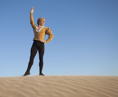 Ballet dancer in desert. Photo : Mike Kemp