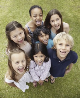 Group of excited children. Photo : momentimages