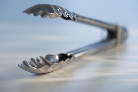 Tongs. Photo : Daniel Grill