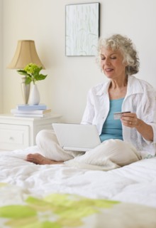 Woman shopping online. Photo : Daniel Grill