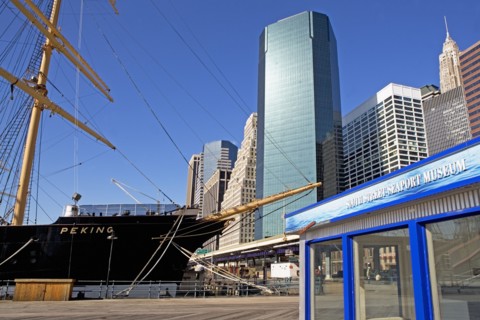 USA, New York State, New York City, Seaport Museum, sailing ship moored in harbor. Photo : fotog