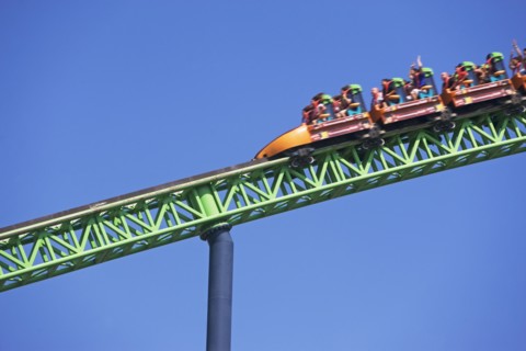 People on rollercoaster. Photo : fotog