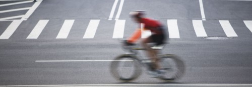 Cyclist on street. Photo : fotog