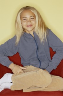 Cute blond girl. Photo : Fisher Litwin
