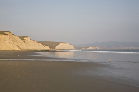 Cliffs by sea. Photo : Johannes Kroemer