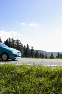 Car on country road. Photo : Johannes Kroemer