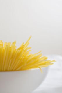 Whole wheat pasta in bowl. Photo : David Engelhardt