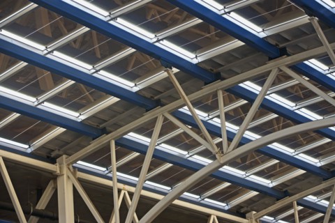 USA, New York State, New York City, Solar panels on glass roof of modern building. Photo : fotog
