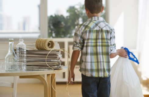 Boy (10-11) sorting garbage at home. Photo : Daniel Grill