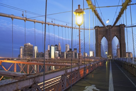 USA, New York State, New York City, Brooklyn Bridge at dusk. Photo : fotog