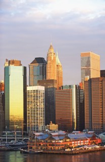 USA, New York State, New York City, South Street Seaport and skyscrapers. Photo : fotog