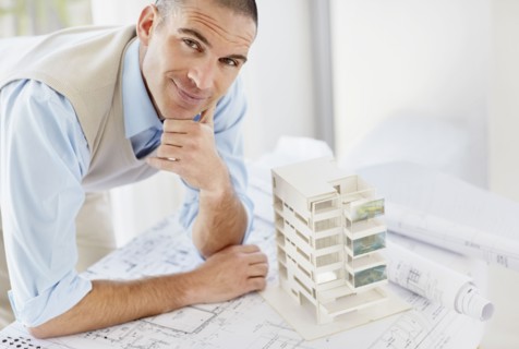 Portrait of architect with apartment model. Photo : Momentimages