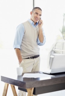Office worker using mobile phone. Photo : Momentimages