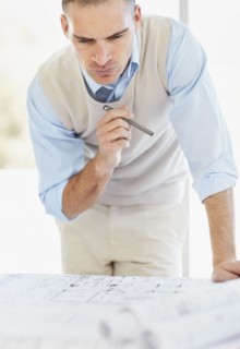 Architect working in office. Photo : Momentimages