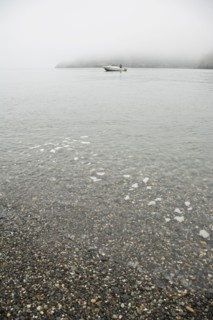 Boat near foggy beach. Photo : Johannes Kroemer