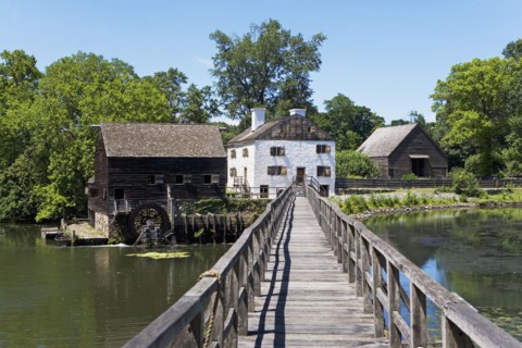 USA, New York State, Hudson Valley, Philipsburg Manor, Sleepy Hollow, historical footbridge and