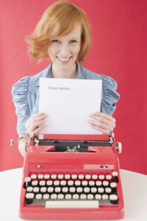 Young woman with typewriter. Photo : Jamie Grill