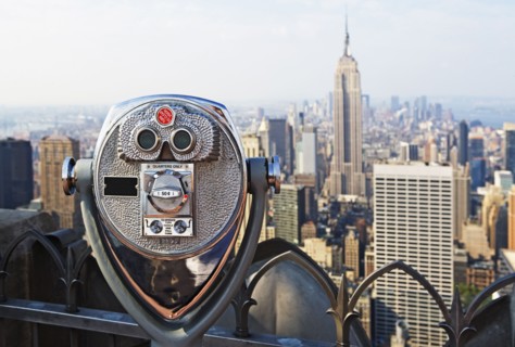 USA, New York State, New York City, Coin-operated binoculars on top of skyscraper. Photo : fotog