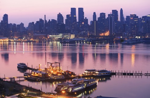 USA, New York State, New York City, Docks and skyline seen from New Jersey. Photo : fotog