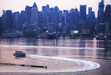 USA, New York State, New York City, Hudson River and skyline seen from New Jersey at sunrise. Photo