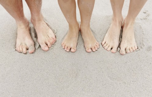 Family at beach, low section. Photo : Momentimages