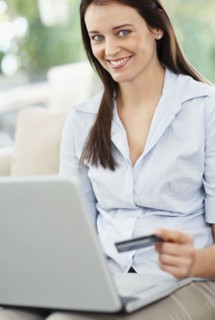 Portrait of mid adult woman using laptop. Photo : Momentimages