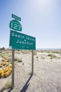 USA, California, Road sign in desert. Photo : Chris Hackett